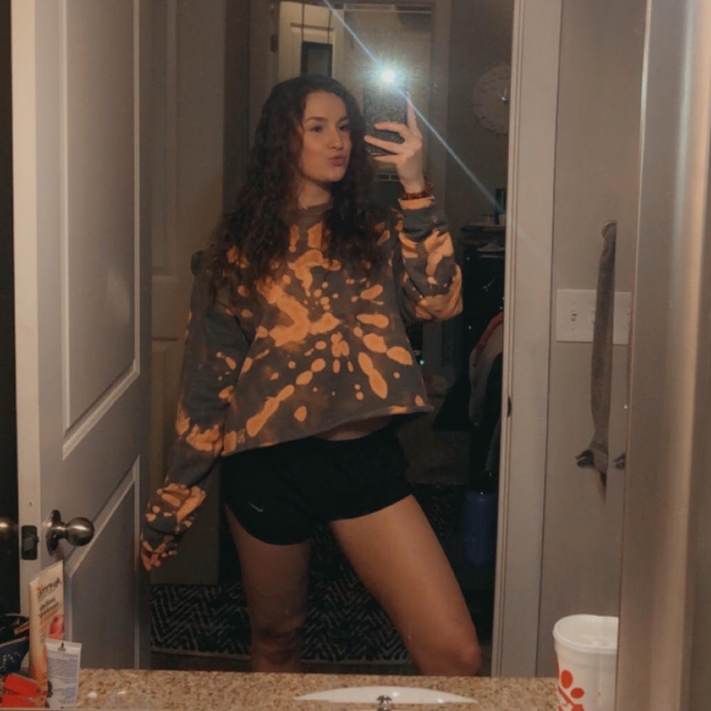 Cropped tie die sweatshirt